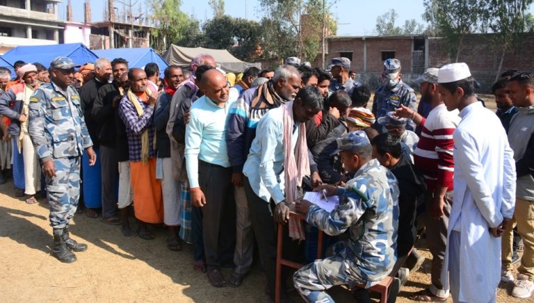 सशस्त्र प्रहरीको  स्वास्थ्य शिविर ,१ हजार भन्दा बढीकाे परीक्षण