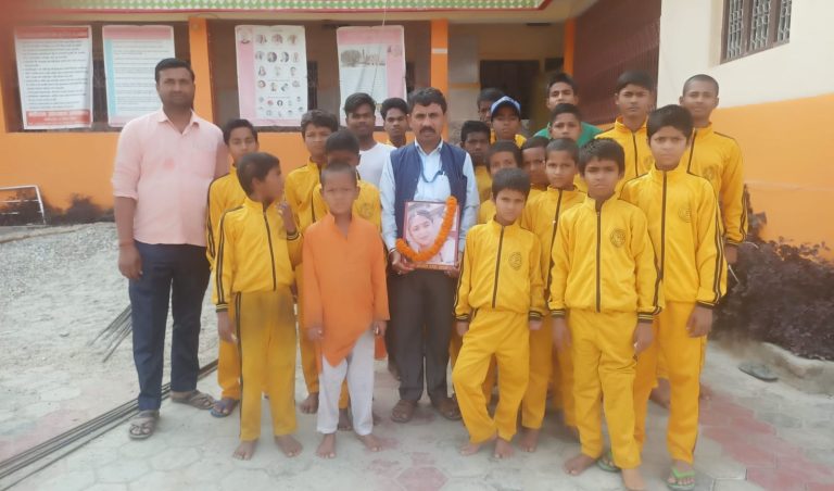 स्वर्गीय रामा यादवको ३३ औं जन्मजयन्तीको अवसरमा ३० जना बालकहरुलाई भोजन