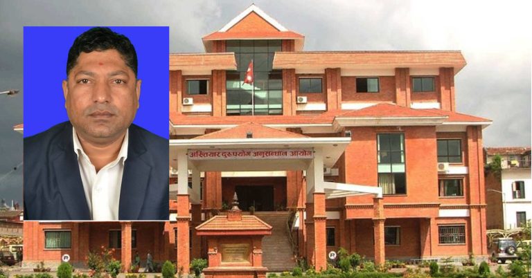 नरहाका तत्कालीन प्रमुख प्रशासकीय अधिकृत झा र लेखापाल कुसियैतविरुद्ध भ्रष्टाचार मुद्दा