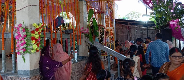 राैतहटका श्रीकृष्णमन्दिरमा भक्तजनको भीड