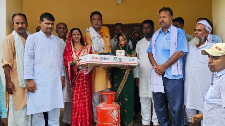 धुवा मुक्त पालिका, महिलालाई प्रोत्साहनको लागि वितरण गरिएको :- मेयर वकील