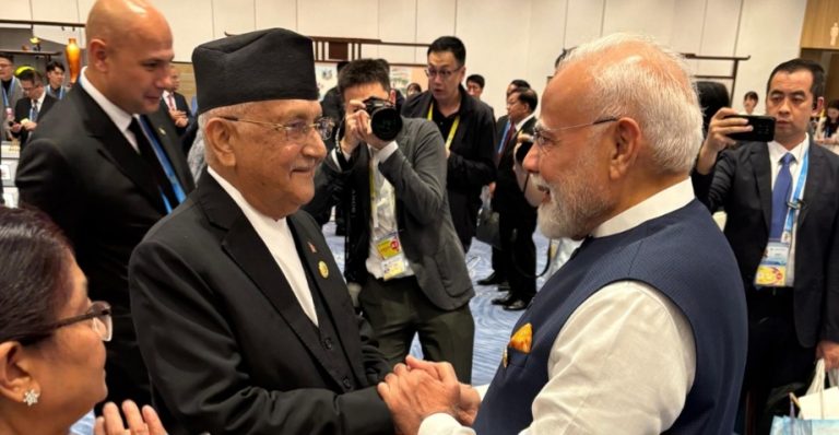 प्रधानमन्त्री केपी शर्मा ओली र भारतीय प्रधानमन्त्री नरेन्द्र मोदीबीच भेटवार्ता