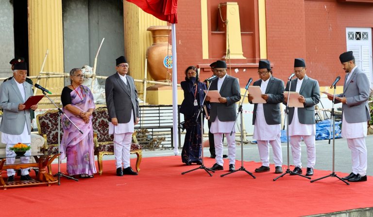 नवनियुक्त चार मन्त्रीहरूले लिए शपथ
