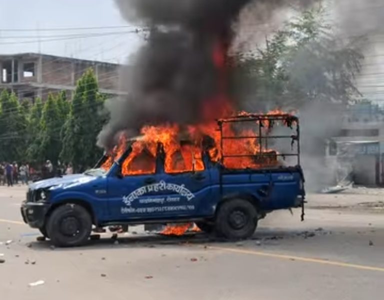 रौतहटको चन्द्रनिगाहपुरमा झडप, प्रहरीले गोली चलायाे